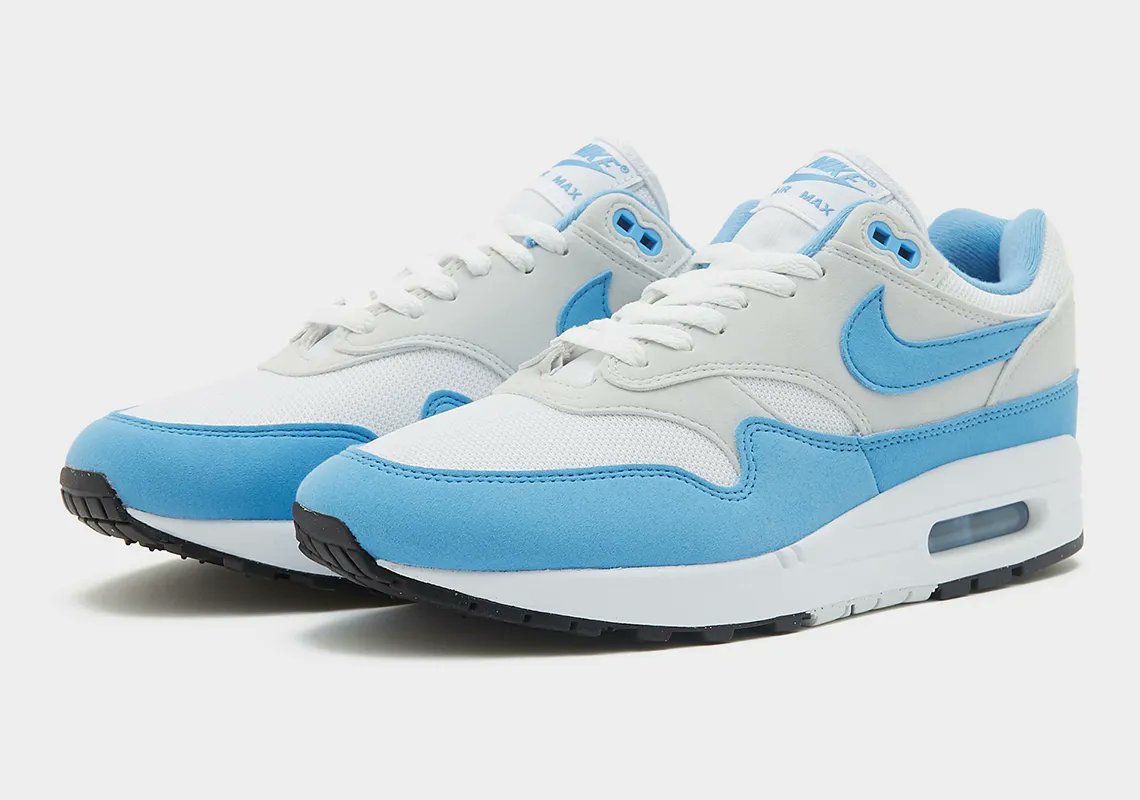 JustFreshKicks tweet media