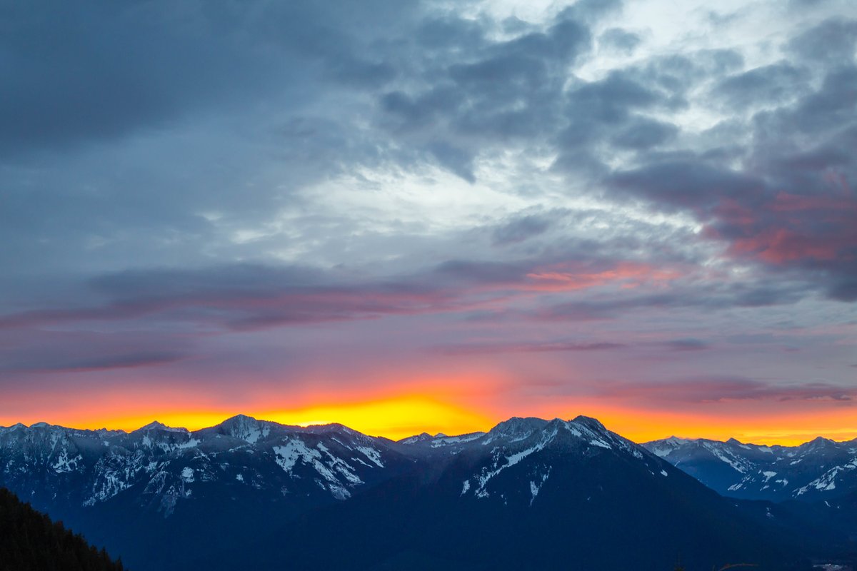 UW's tweet photo. Beauty shots of places in Washington. π₯° #WashingtonWeekend
π· 1: Ross Dam
π· 2: Mt. Si
π· 3: Methow Valley https://t.co/ZENOzX2twM