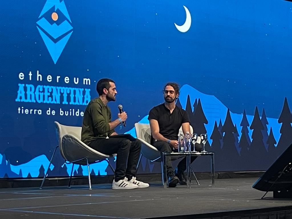 agusjamele's tweet photo. Gran charla con @lemoncheli en @EtherArgentina. Me quedo sobre todo con el rol de Argentina en la industria global y las posibilidades que eso genera para el país. Además, dos anuncios: @lemonapp_ar llegó a 2 millones de usuarios y trabaja en una propuesta tributaria para crypto https://t.co/HeB30i6RG4