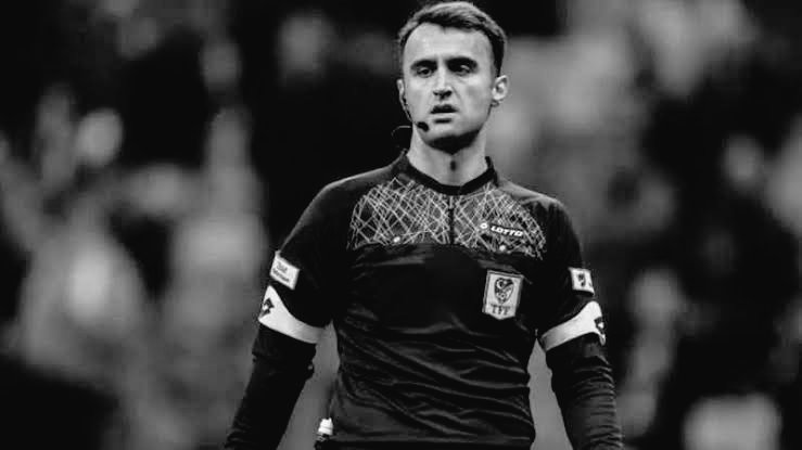 penaltıyı vermedi üstüne korneri yedi o da yetmedi mis gibi avantajı yedi. atilla karaoğlan sen gram onuru şerefi olmayan bi artıksın