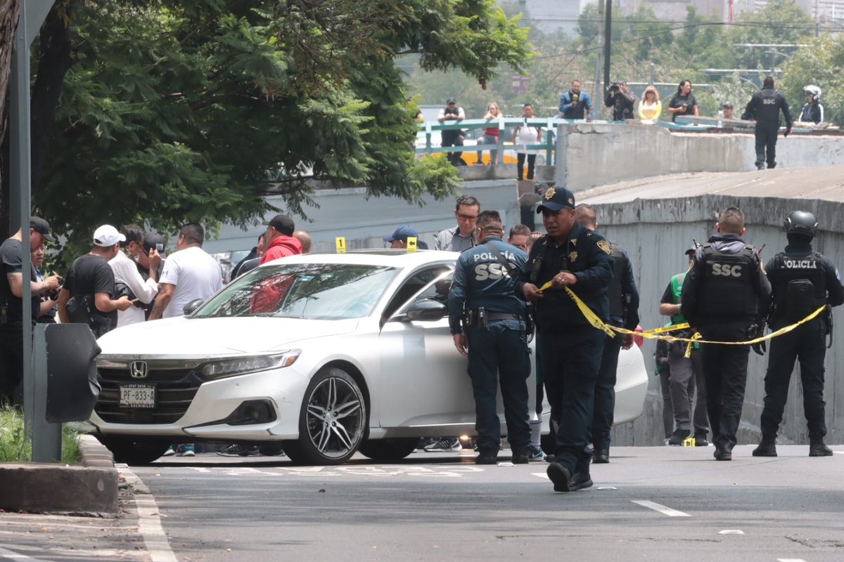 laprensaoem's tweet image. 🔴 En pleno Viaducto, un hombre fue asesinado a balazos por sujetos a bordo de dos motocicletas, le robaron 10 mil dólares

📸Luis Barrera

tinyurl.com/39kkazcs