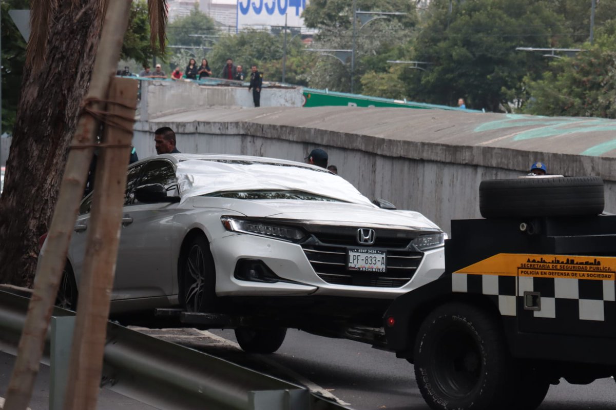 laprensaoem's tweet image. 🔴 En pleno Viaducto, un hombre fue asesinado a balazos por sujetos a bordo de dos motocicletas, le robaron 10 mil dólares

📸Luis Barrera

tinyurl.com/39kkazcs