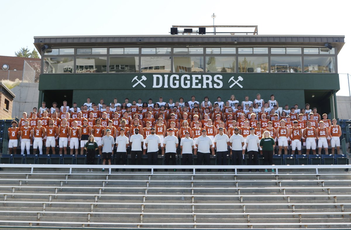 ⚒2023 FAMILY⚒
Great way to close out Fall Camp last night with a great scrimmage!! Damn proud of our guys and our coaches! Very fortunate to work with these guys everyday and we are having a lot of fun doing it! Love this Team and what they represent on and off the field!