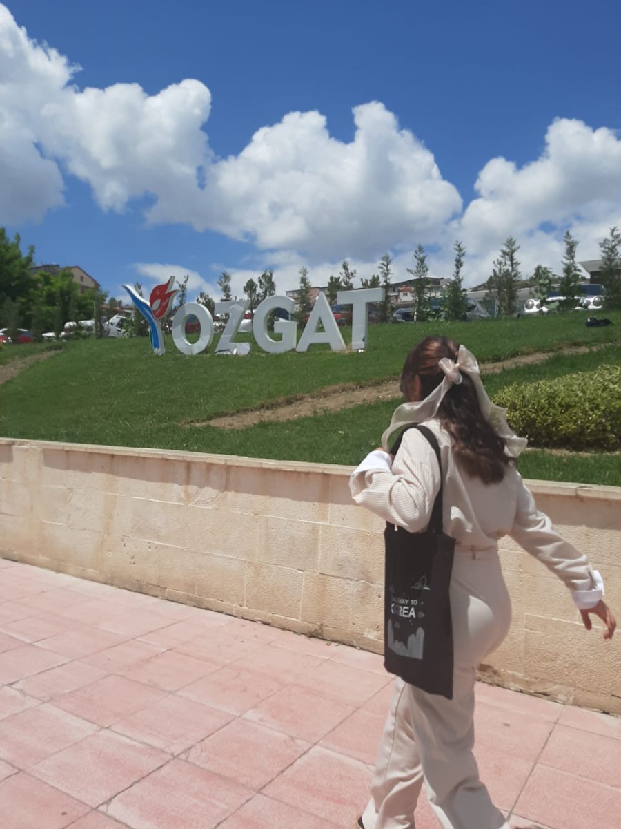 19Nazl071's tweet photo. Koşarak bioma İstanbul üniversitesi yazmaya gidiyomm https://t.co/F2DhBIweC3