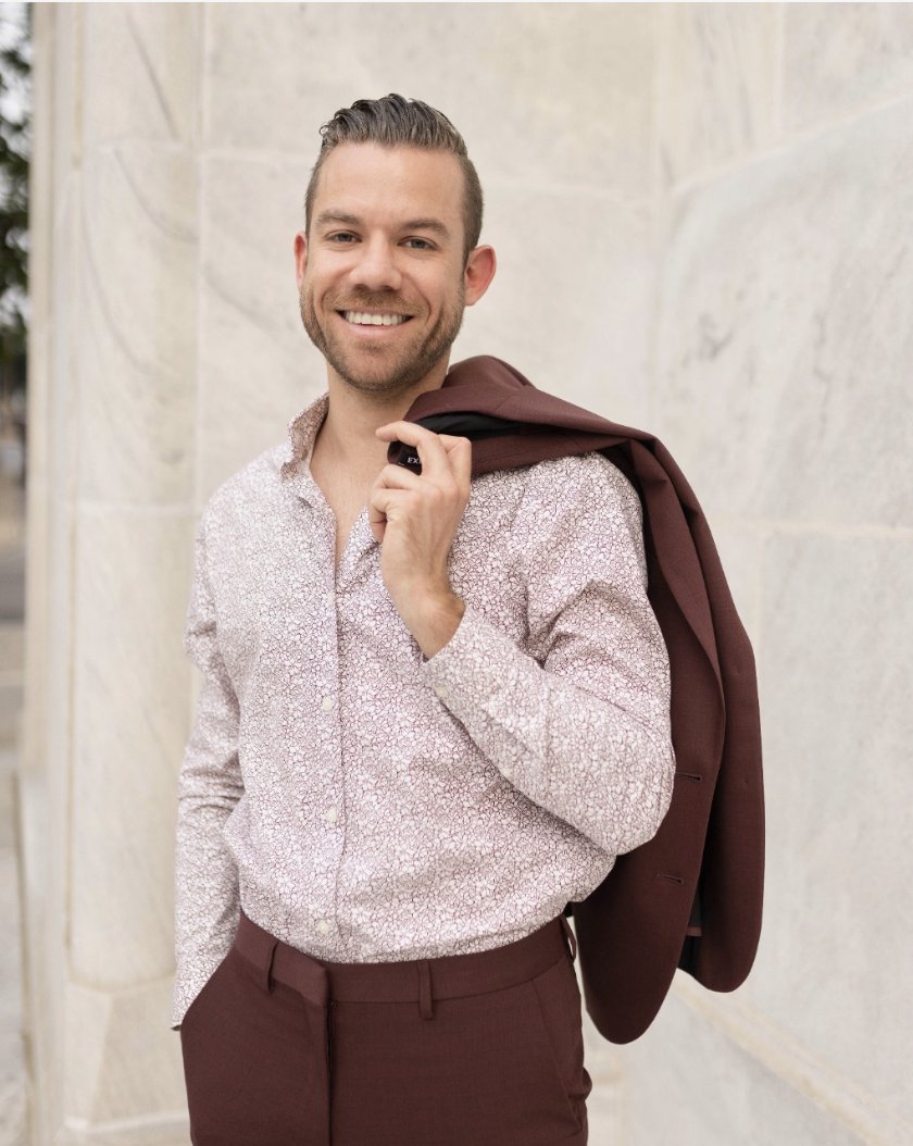 Easy Suiting (n.): Goes anywhere, comfortable all day. Also known as ‘The Modern Tech Suit.’ 

Shop Suits: bit.ly/3MPZrps
