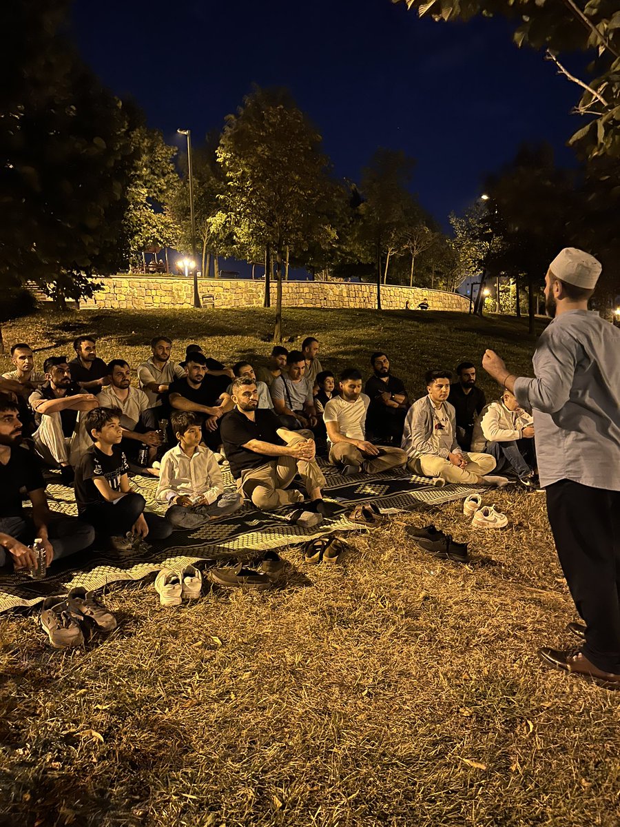 KokluDegisim34's tweet photo. Arnavutköy Temsilciliği olarak 5.  Haftada da şehir parkı sohbetimiz devam etti. 
Ensar hocamızın, Allah ve Resulünü Sevmek, konulu sohbetini icra etti. 
Allah ve Resulünü Sevmek, ona olan sevgimizi ispat  etmekle gerçek sevgi ortaya çıkar. 

#köklüdeğişim #arnavutköy https://t.co/G3UlD44tt8