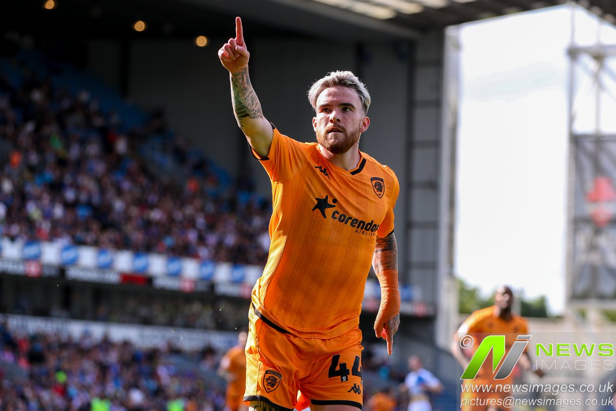 RyanCPhotog's tweet photo. Late win but a win nevertheless

Via @news_images_uk

#hull #hullcity #hullcityafc #hcafc #blackburn #blackburnrovers #brfc #championship #footballphotographer @AaronConnolly_9 @Scotttwine10 https://t.co/ERmUU7KFp7