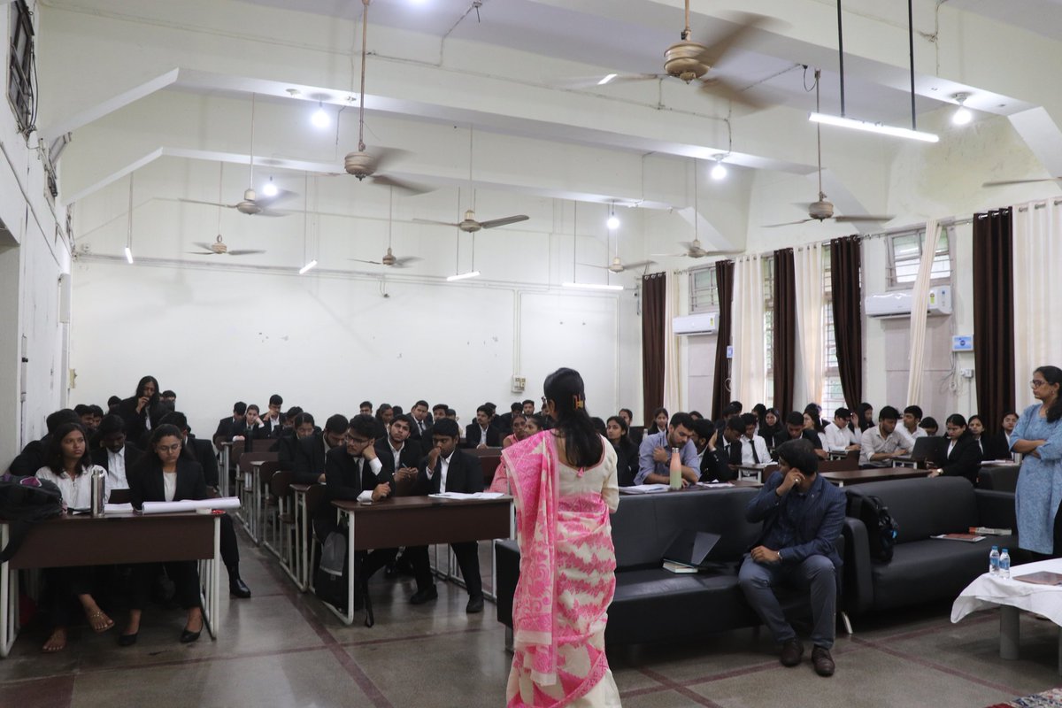ccl_dnlu's tweet photo. We are happy to announce that CCL has successfully conducted the workshop on "India's Anti Defection Laws". Thank you to the speakers, participants, centre members and everyone who made the workshop a great success. https://t.co/gfqhVSBfeI