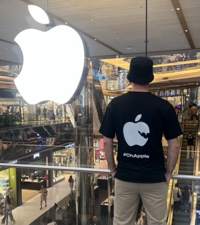 Çalıntı ürün satan Apple sessiz ama #ChApple , Apple Store ziyaretlerine devam ediyor.

Bu Tweeti RT eden ilk 5000 kişiye 2000’er USD

- Ödeme, doğrudan Apple tarafından yapılacak. Tazminattaki PR bütçesinden.
- Liste, Twitter’dan alınacak 
- Dileyenler bu tutarı bağışlayabilir
