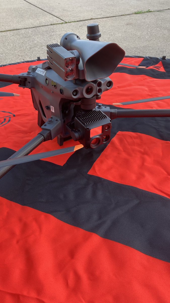 tvtommy's tweet photo. Too windy, can’t fly? Test the charging rig!

@drone @DJIGlobal https://t.co/q85e8N3Lfw