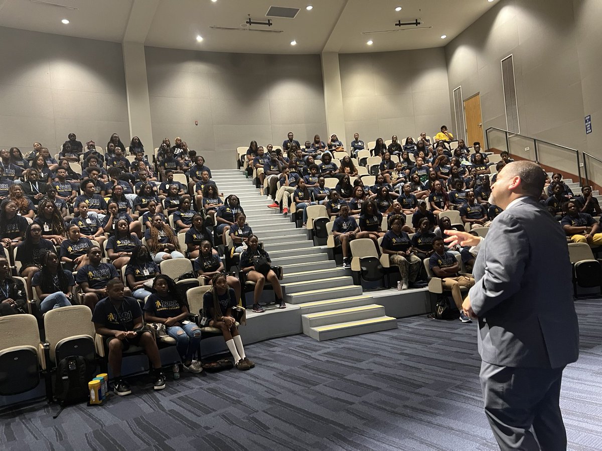 Welcome Honors Class 2027! Moved in and ready to Go! Thanks to all of our campus partners for your support and Dr. Oliver Thomas for his words of wisdom and inspiring keynote presentation, Aggie Leadership and Legacy! #AggiePride #NCAT27