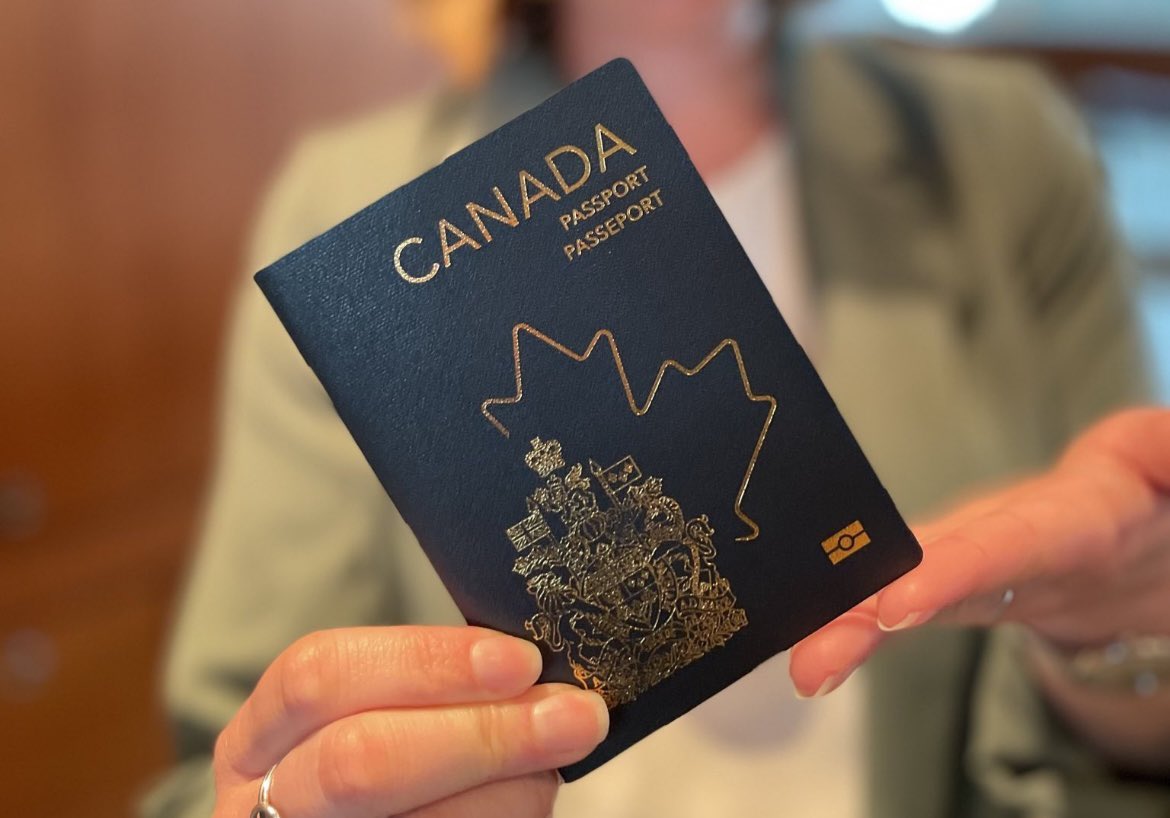 cultmtl's tweet photo. Canadians will be able to renew passports online as of this fall https://t.co/2k0mGw3KZ2 https://t.co/zBXk37snSD