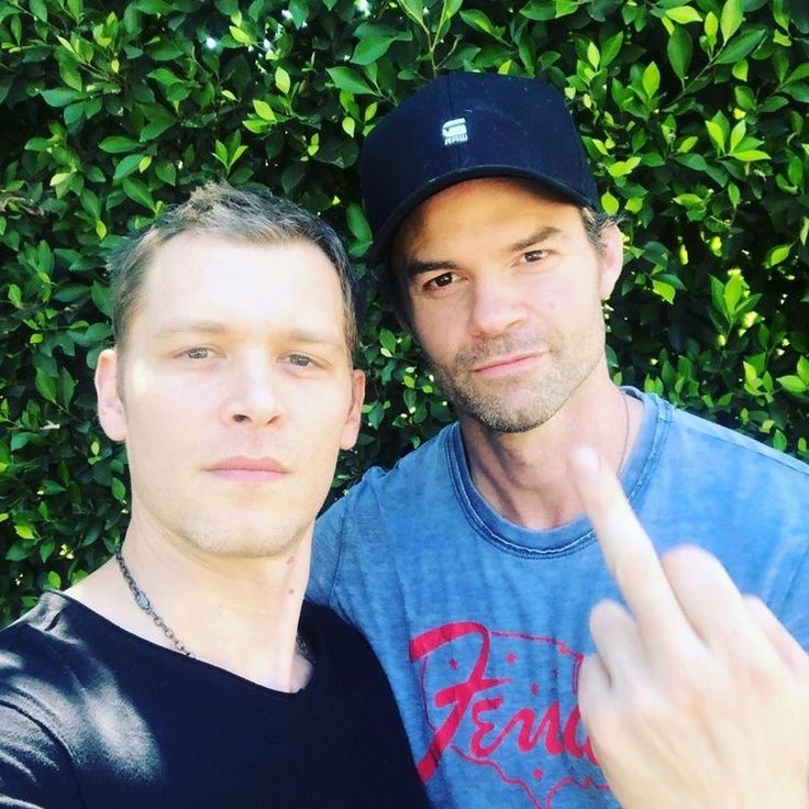 yes, Joseph Morgan and Daniel Gillies both love to do it and especially as daniel says 'yes, my favourite' 

#AlwaysAndForeverCon