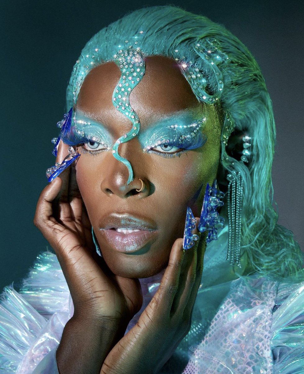 PopCrave's tweet photo. #DragRaceFrance Season 2 contestant Keiona becomes the first #DragRace contestant in HISTORY to earn a top placement in every episode leading up to the grand finale. https://t.co/WXPOAWSZyg
