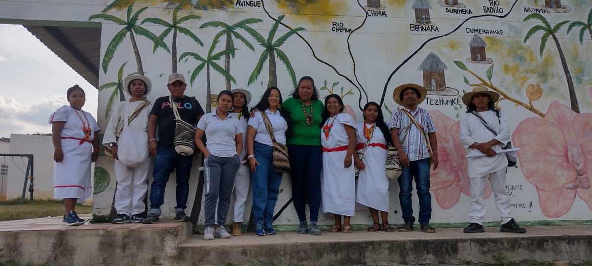 MayraIsabelCM's tweet photo. La comunidad Wiwa en Tezhumke se une a nuestro proyecto #TransformandoDesdeLaEducación, su invitación a votar por el 55 en la coalición fuerza popular en lengua nativa nos motiva a seguir trabajando con más fuerza ❤️🙌🏾📚 https://t.co/pMmU8TWT1V