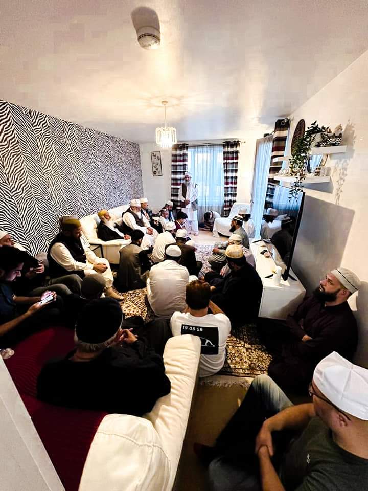 WadiAzizSharif's tweet photo. Mehfil e Zikar Khuda Wa Milaad e Mustafa  ﷺ
Mr Muhammad khan Home London UK.18 August 23
Chaired by: Mehboob Al Mashaikh Hazrat Khawaja Mehboob Elahi sb
Tajdar e Wadi Aziz Sharif chiniot
#mehboob_e_millat #uk #London https://t.co/y1S67U1v4w
#WhatsApp 
https://t.co/UHtWl13Sjp https://t.co/A53S2ycmps