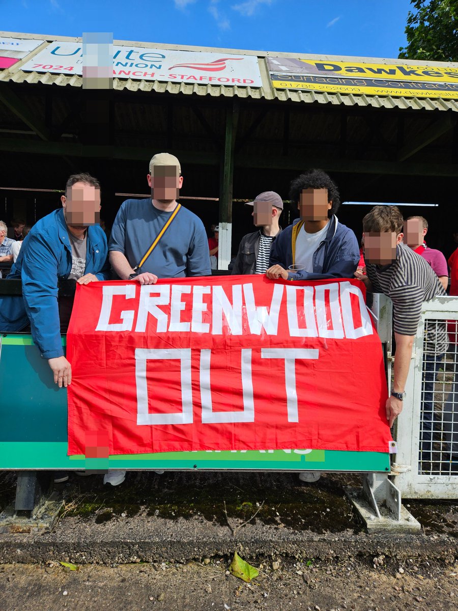 Zutroy85's tweet image. FC United fans will forever remain Manchester United fans by default

Today at Stafford Rangers, we made our feelings about the return of a certain player VERY clear

A shame certain other prominent MUFC fan groups don't have the guts to do the same 

#FCUM @FCUnitedMcr 🔴⚪️⚫️