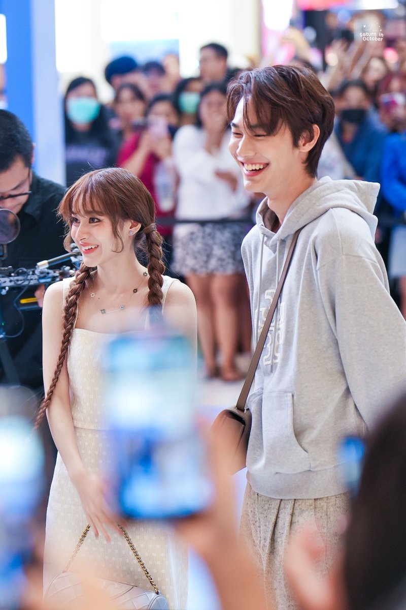 SaturnInOctober's tweet photo. น่ารักมากกกกก 🥹🥹🥹✨✨
#TMonogramxDew 
#TMonogramxPrim 
#ToryBurchICONSIAM
#ToryBurchThailand 
#dew_jsu #primiily https://t.co/uru1Saj9Gh
