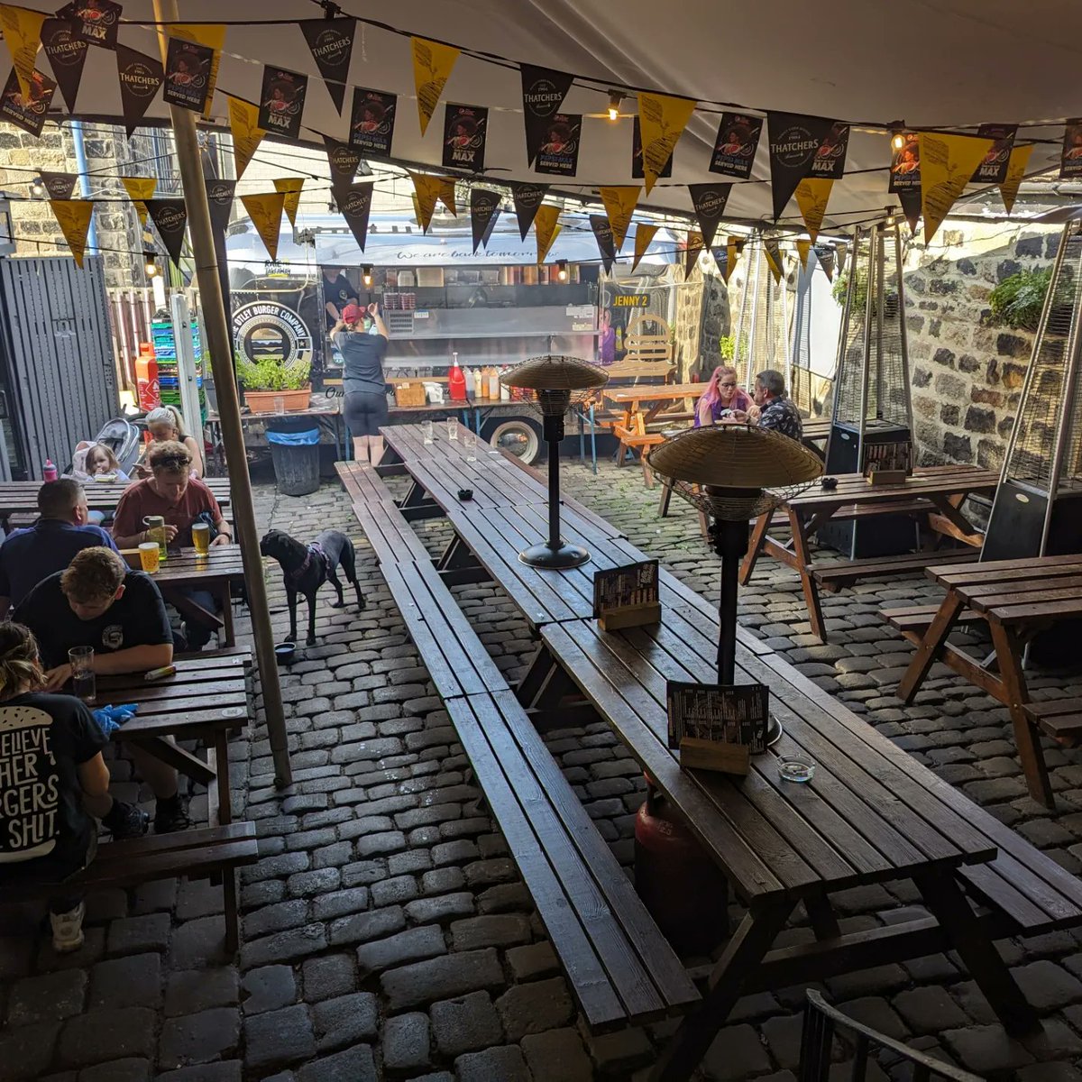 RoamingRidings's tweet photo. Otley Tap House our next stop, great little bar. Loads of @brewyorkbeer on, had a cracking Simon Le Mon! The burger van out the back smelled great but a bit early for us. Must come back.
#otleypubs #pubguide #otley #pubs #publichouses https://t.co/NF8p8hx04s