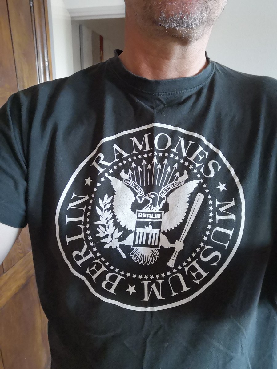 EmSchaf's tweet photo. #TeamMusique au rapport.

Quel est votre #TshirtOfTheDay ? Avez-vous bien la barbe de 3 jours réglementaire ?

Poke @cherryr53252632 @Arbouse_records https://t.co/cZcTGWMktV