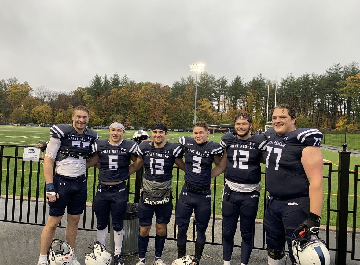 D_Will1970's tweet photo. Looking forward to celebrating these SENIORS (and senior parents) all season long. See you in Millersville boys @STAHawksFB
#stayedloyal https://t.co/6ipoPnPelg