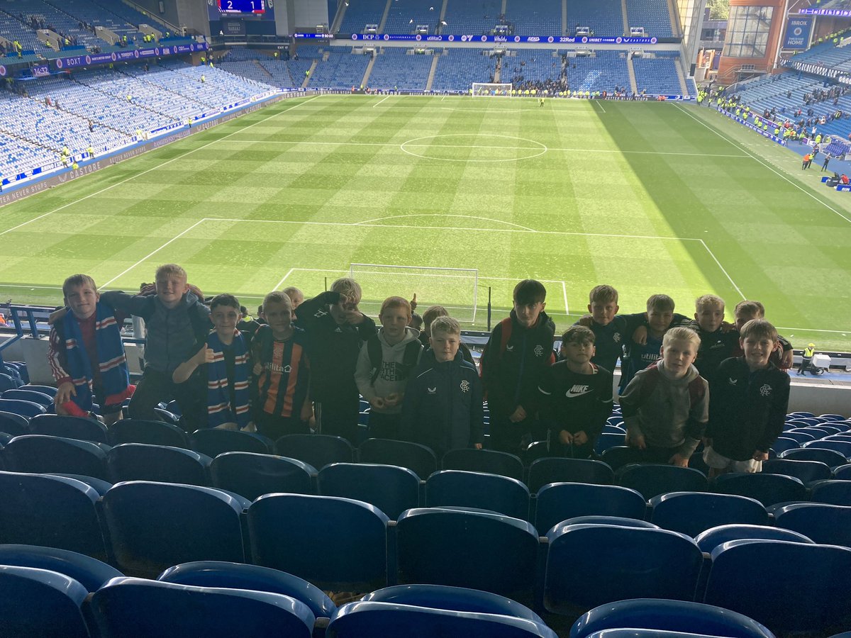 A brilliant end to the school holidays for this group from <a href="/ThistleTroon/">Troon Thistle</a> today 🙌🏻
Thanks to all the staff <a href="/RangersFC/">Rangers Football Club</a> Soccer Academy for making it happen 👏🏻 
Kids loved it &amp; a great session from Fraser too 👍🏻 #TroonThistle 
<a href="/GaryGibson007/">Gary Gibson</a> <a href="/scottedgar_w/">Scott Edgar</a> <a href="/IainGreer9/">Iain Greer</a> <a href="/PeterKennedy36/">Peter Kennedy</a>