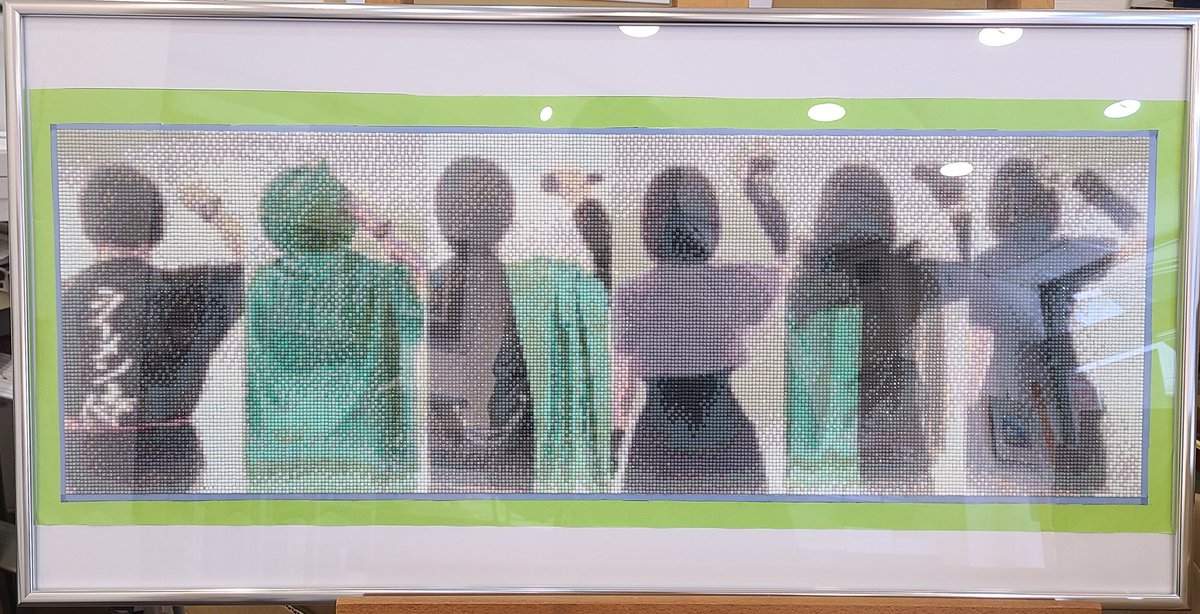 osushi384's tweet photo. 今回のワンマンのお写真をお借りして
ダイヤモンドアートをオーダーして作ってみました！
詩人さんの今までの活動の思いが詰まった後ろ姿がとってもエモくて何か形にしたいと思ったので頑張って作ってよかった！喜んで貰えるといいな✨

 #しらすぴやっほゃ詩人
 #詩人さんワンマン2023 https://t.co/xxKvxywCzJ