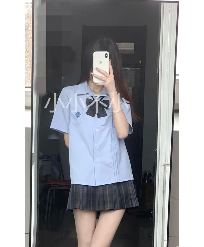 早上醒來就看見我同學發照片問我說
她穿AJ好不好看？
我覺得很好看啊  你們覺得好看嗎 🤔 https://t.co/9UUA9OQbtz