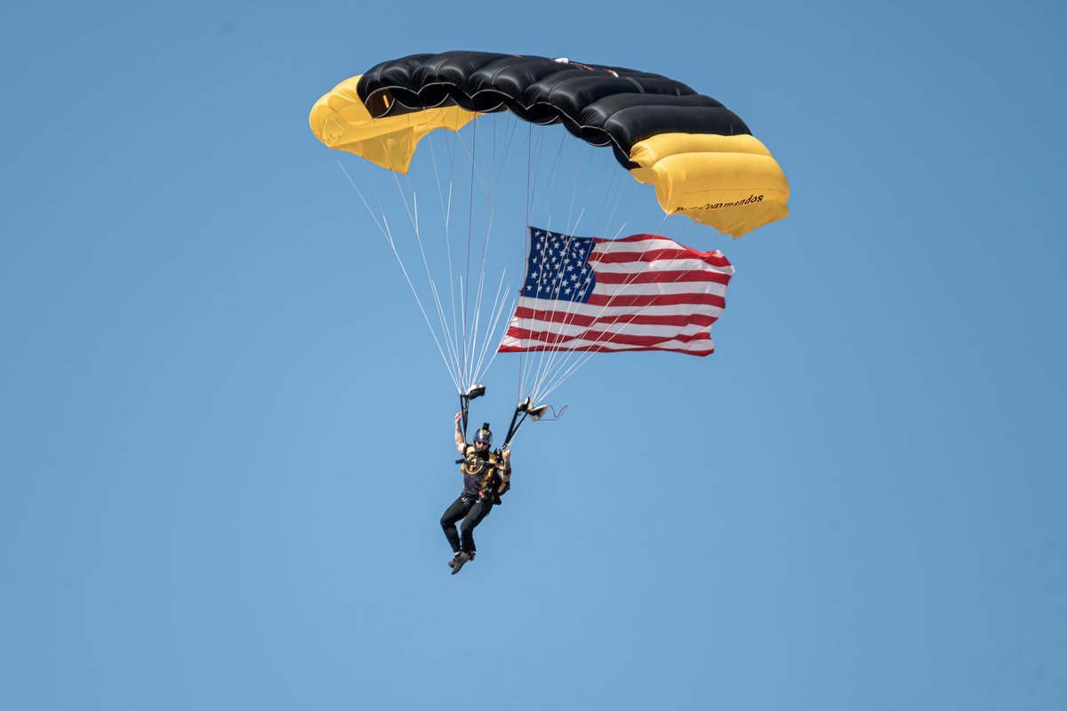 aluisius's tweet photo. I can still feel the buzz from the airshow a few weeks ago. Took a lot of photos but only satisfied with a few. I am still learning. #powerontheprairie #siouxfalls #sodak #southdakota #airshow
@SOCOMparacom Thanks for the show. https://t.co/jlKy34WnS0