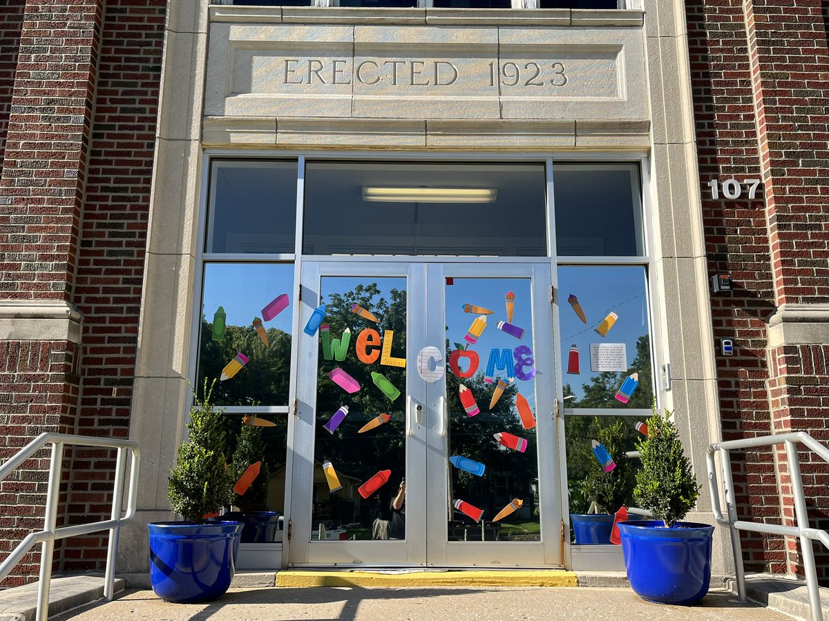 MrsTarynBrinlee's tweet photo. 23-24 Ice Cream Social and back-to-school night was a huge success!!! Families were so welcoming and kind.  Our Ss were bursting with excitement. The joy in the air was inspiring. It’s going to be a great year @RweRams!!! https://t.co/aNqC0xqlIR
