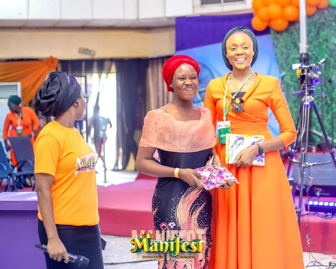 mfmintlhqyouth's tweet photo. BIBLE GAME๐
Who doesn't love a good Game?
There was a lot of engagement and gifts won by various participants who partook in the answering of questions.
Of course, our online viewers weren't left out ๐๐
#Manifest
#DozConference
#DozConference2023
#DOZ8.0 https://t.co/M5HcnWV9sb