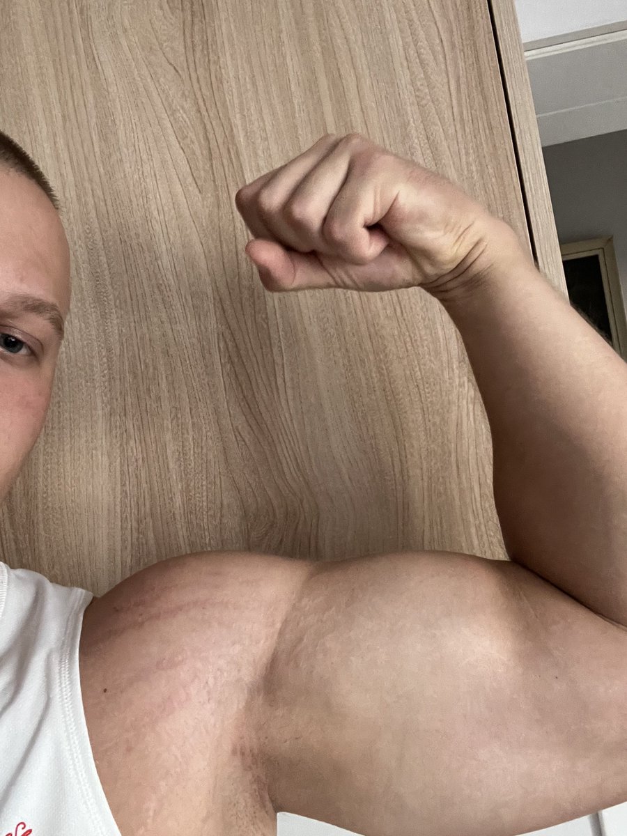 MasterKonrad1's tweet photo. Jak tam cioty? Który z was się dziś przyda? 😈

muscleworship finD master https://t.co/cmd4P3RAsk