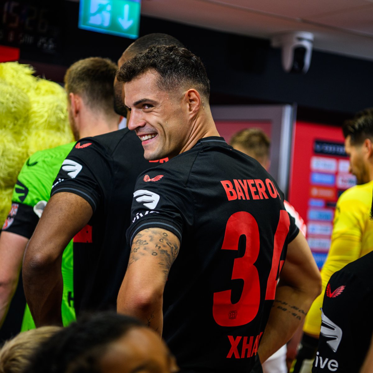Granit got quite the fright when he got home... He found Xavi Simons still in his back pocket 😅

#B04RBL | #Bayer04 #Xhaka