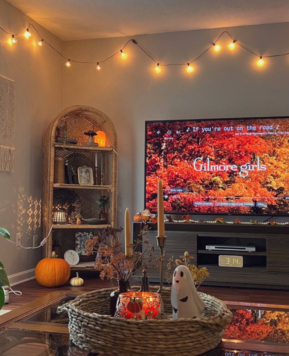 gilmxres's tweet image. obsessed with this whole set up