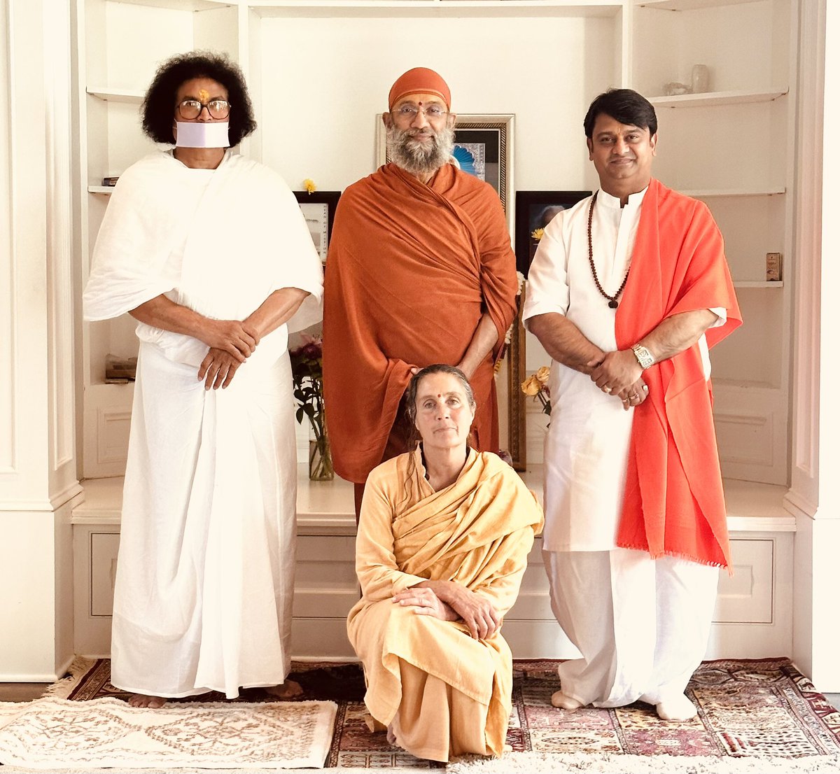 gurudevrkp's tweet photo. Friday 18th Aug 2023, Himalayan Monk & Living Saint His Holiness Swami #Vidyadhishananda welcomed HH Shri #Rajrajeshwar Guruji - UK alongside Jain Monks HH Acharya #Lokesh Muni ji. Had a Spiritual discussion about #Dharmas @ Chicago- #USA. https://t.co/UwZAZVVw9N