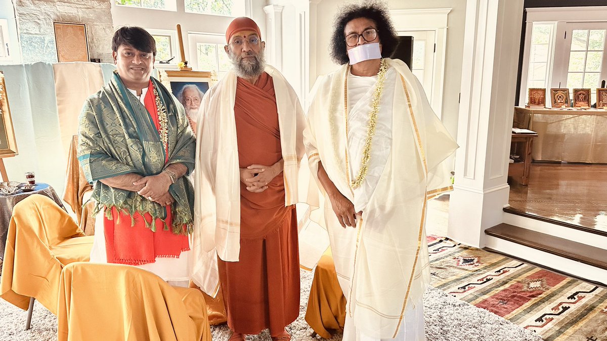 gurudevrkp's tweet photo. Friday 18th Aug 2023, Himalayan Monk & Living Saint His Holiness Swami #Vidyadhishananda welcomed HH Shri #Rajrajeshwar Guruji - UK alongside Jain Monks HH Acharya #Lokesh Muni ji. Had a Spiritual discussion about #Dharmas @ Chicago- #USA. https://t.co/UwZAZVVw9N