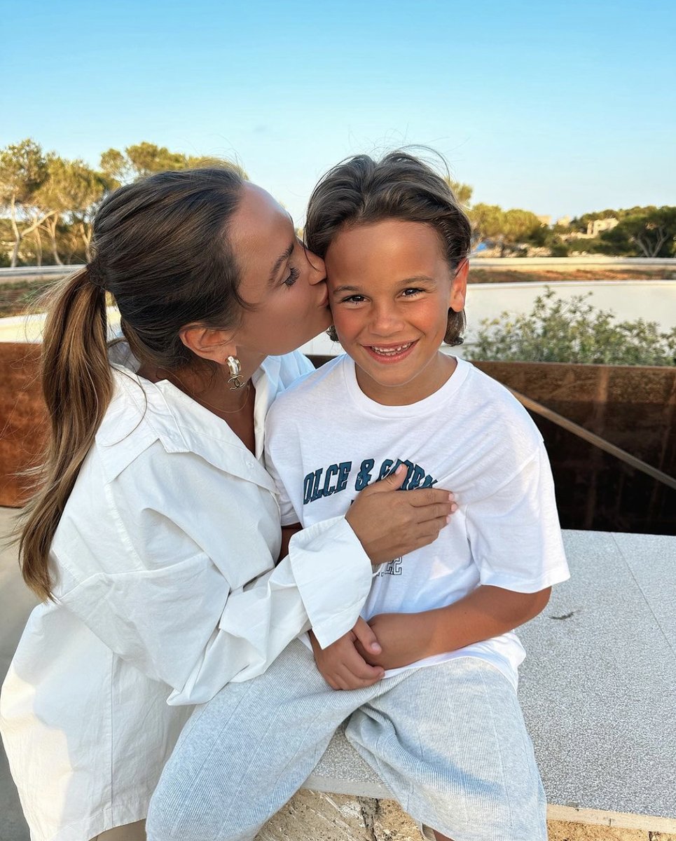 A mamma and her eldest baby 😍 We can't believe how grown up little Paul is getting!🥹

📸: <a href="/SamanthaFaiers/">Samantha Faiers</a> 

#mybabiie #samanthafaiers #dreamiie #mumlife #parenting #celebmum #mumof3 #boymum #girlmum #eldest #cute #smiles #motherhood