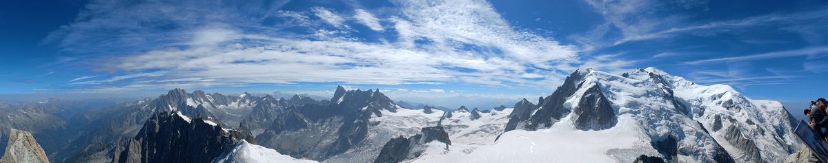 InyakiRuiz's tweet photo. La guinda de unas fantásticas vacaciones, el Mont-Blanc, foto desde Aiguille du midi 3.842m #Chamonix #Montblanc #nofilter https://t.co/IJstPHsT6l