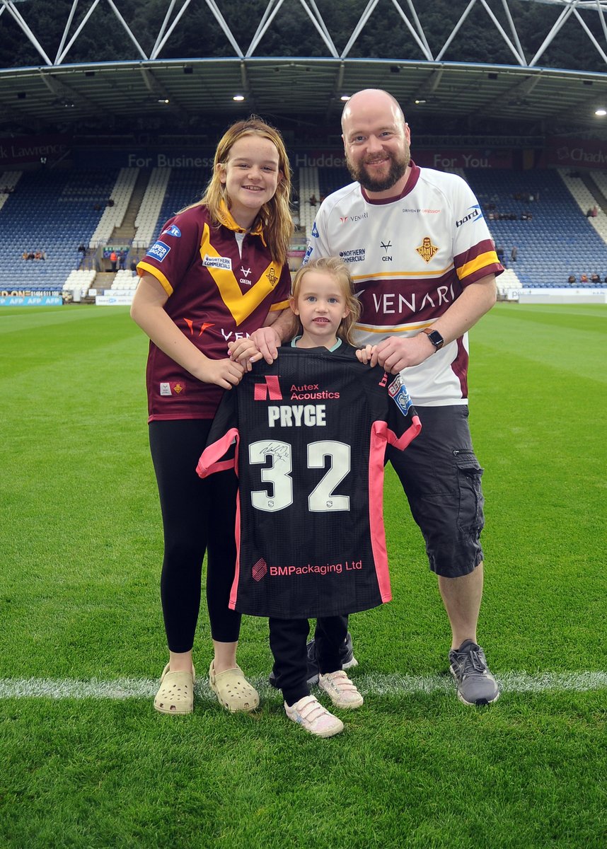 We welcomed Daniel, who collected his signed Will Pryce shirt yesterday, as part of the competition winner! 🙌 #CowbellArmy🐮🔔