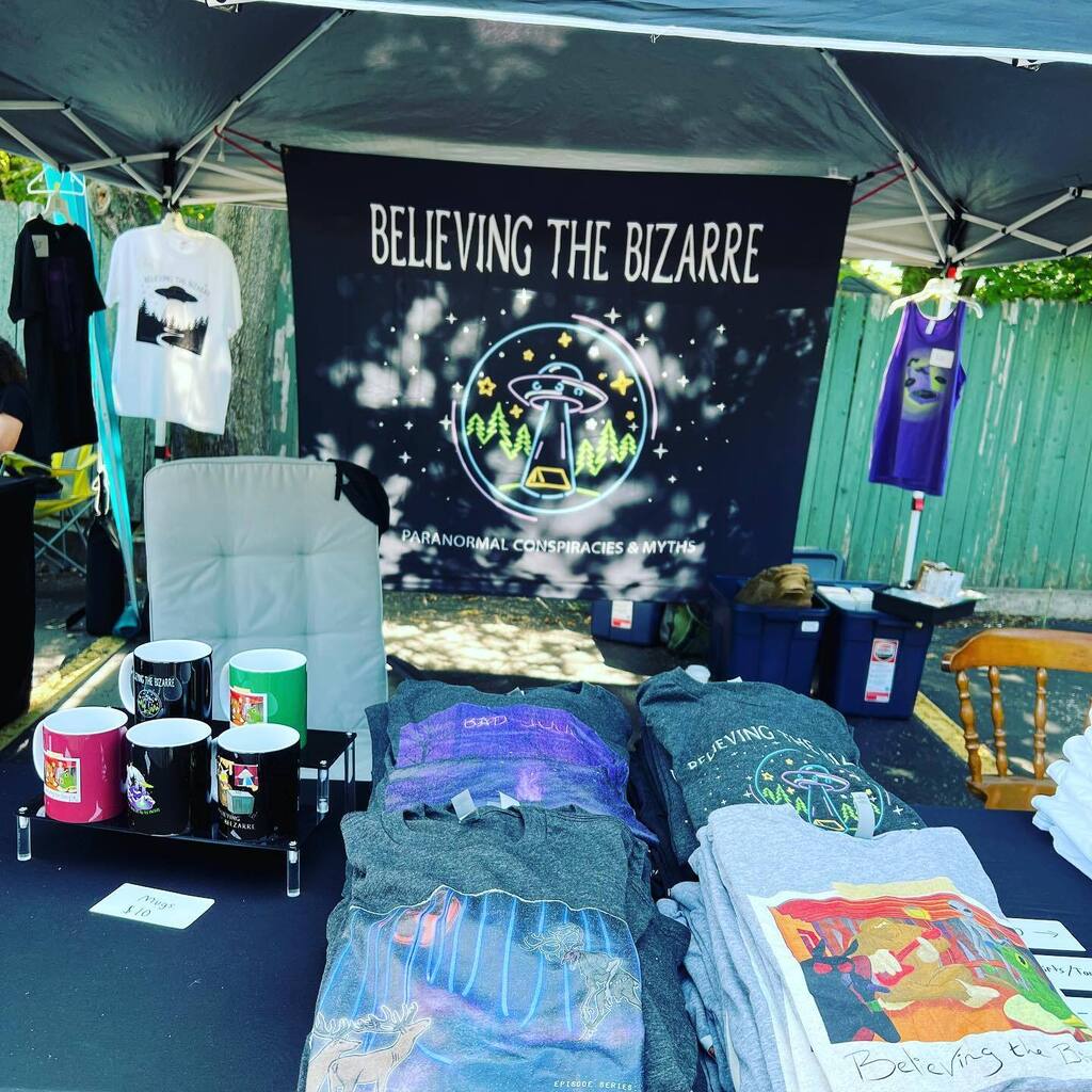 We out here! 😤👽 if you’re in Akron come check out some local vendors and live music! 🎸 
.
.
.
#porchrokr #porchlife #akron #330 #highlandsquare #highlandsquareakron #paranormalpodcast #podcast #paranormalart #akronlife instagr.am/p/CwIgNWcsedu/