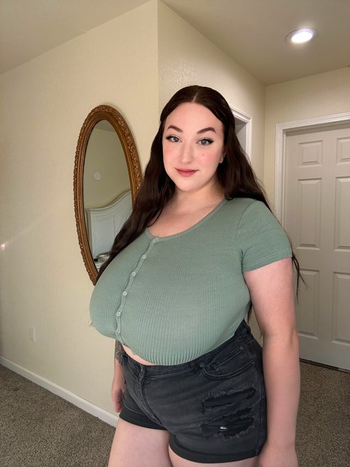 Loosen up my buttons babe😏🤎 https://t.co/w9bbz3AQcX