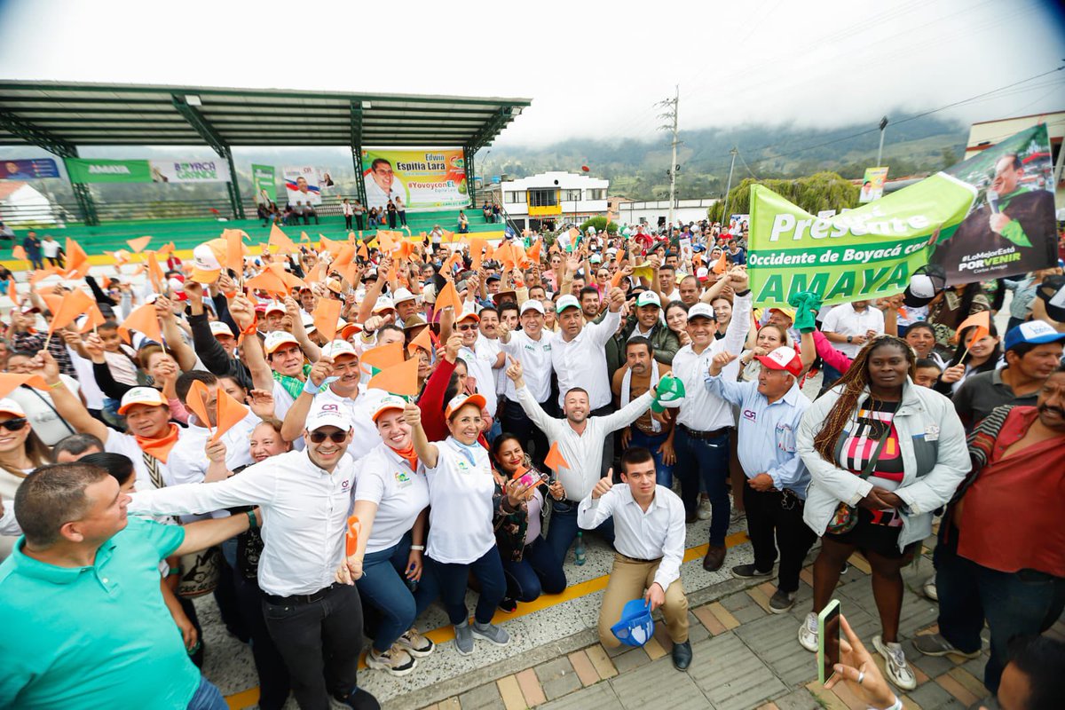 CarlosAmayaR's tweet photo. Iniciamos nuestro recorrido por el Occidente de Boyacá en el hermoso municipio Buenavista. 

Agradecemos el gran apoyo a nuestros amigos candidatos a la alcaldía, Edwin Espitia y Ovidio Parra.

Esta es la demostración de una #BoyacáGrande, de la que suma todas las fuerzas para construir un mejor departamento.

Aquí ya lo hicimos bien. ¡Y ahora lo haremos mejor! 💚💜🤍
