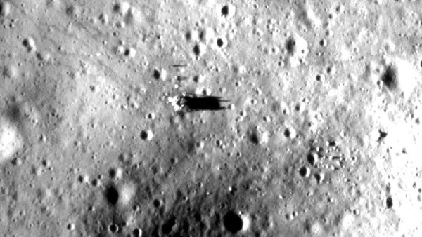 mihirneal's tweet photo. India's Chandrayaan captured one of the clearest shots of the Apollo landing sites I've ever seen! 

It's been 51 years since humanity has ventured out of Earth. It's about time we do it again! https://t.co/O9YNcJM2i6