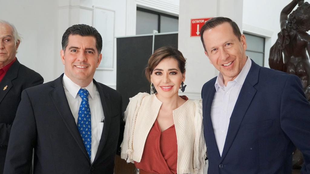 Un gusto saludar al Gobernador del Estado de Coahuila Miguel Riquelme Solís en mi visita a Torreón para la presentación del libro El Nacimiento de México, Doy Fe, obra del <a href="/notariadomex/">Notariado Mexicano</a>
#unnotariadosiemprecontigo 
#ContigoSí 
#NotariadoMexicano