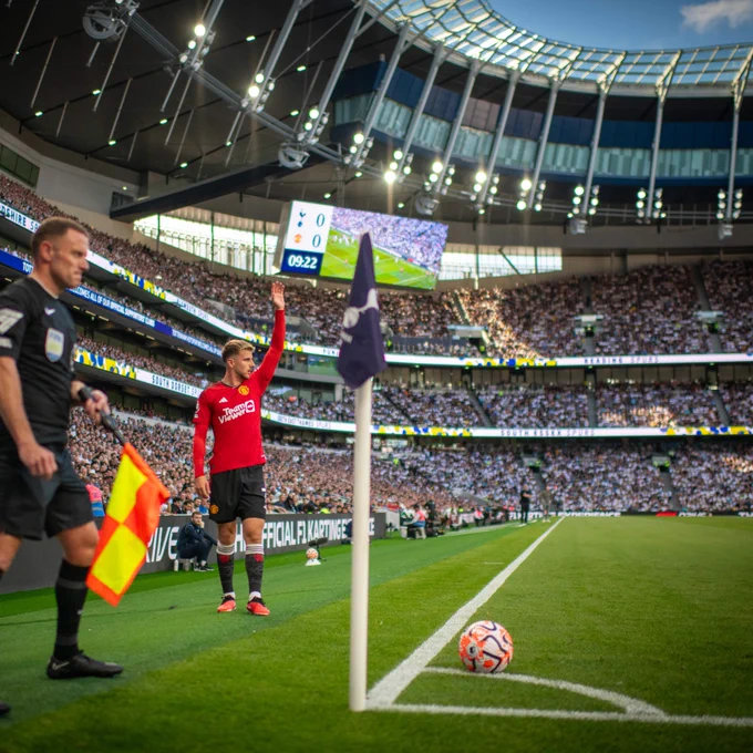 Mason Mount about to take a corner.