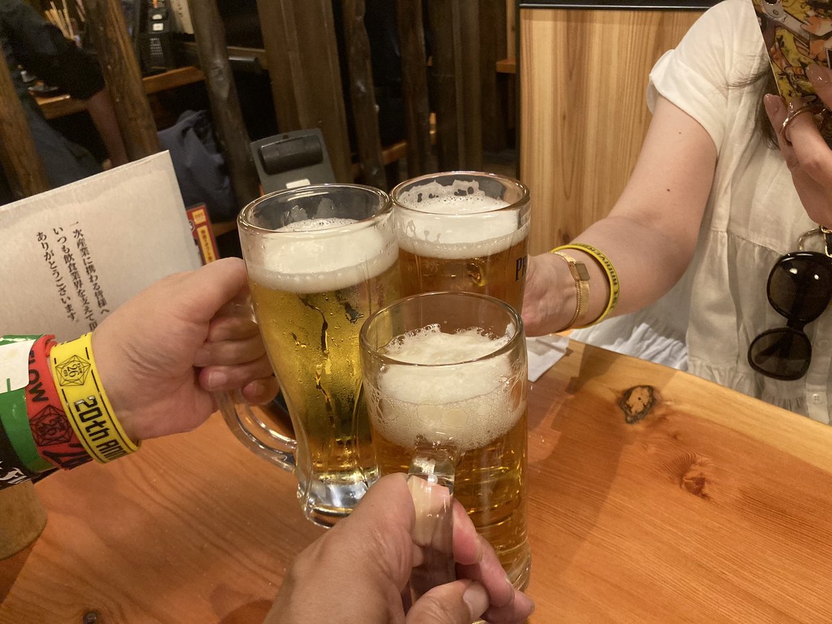 gvb_26ers's tweet photo. LIVEが終わって軽く打ち上げして、0時ちょい過ぎに無事帰宅しました🏠
ワンコ🐶のお世話をして、サッパリした所です😊
疲れたし眠いので、明日またね👋
おやすみなさい😴
#FLOWLIVE https://t.co/NfvhwkVae7
