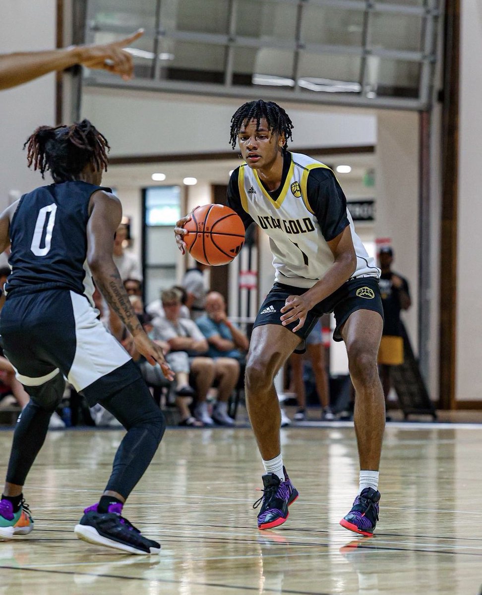 Tobias Bass tweet media