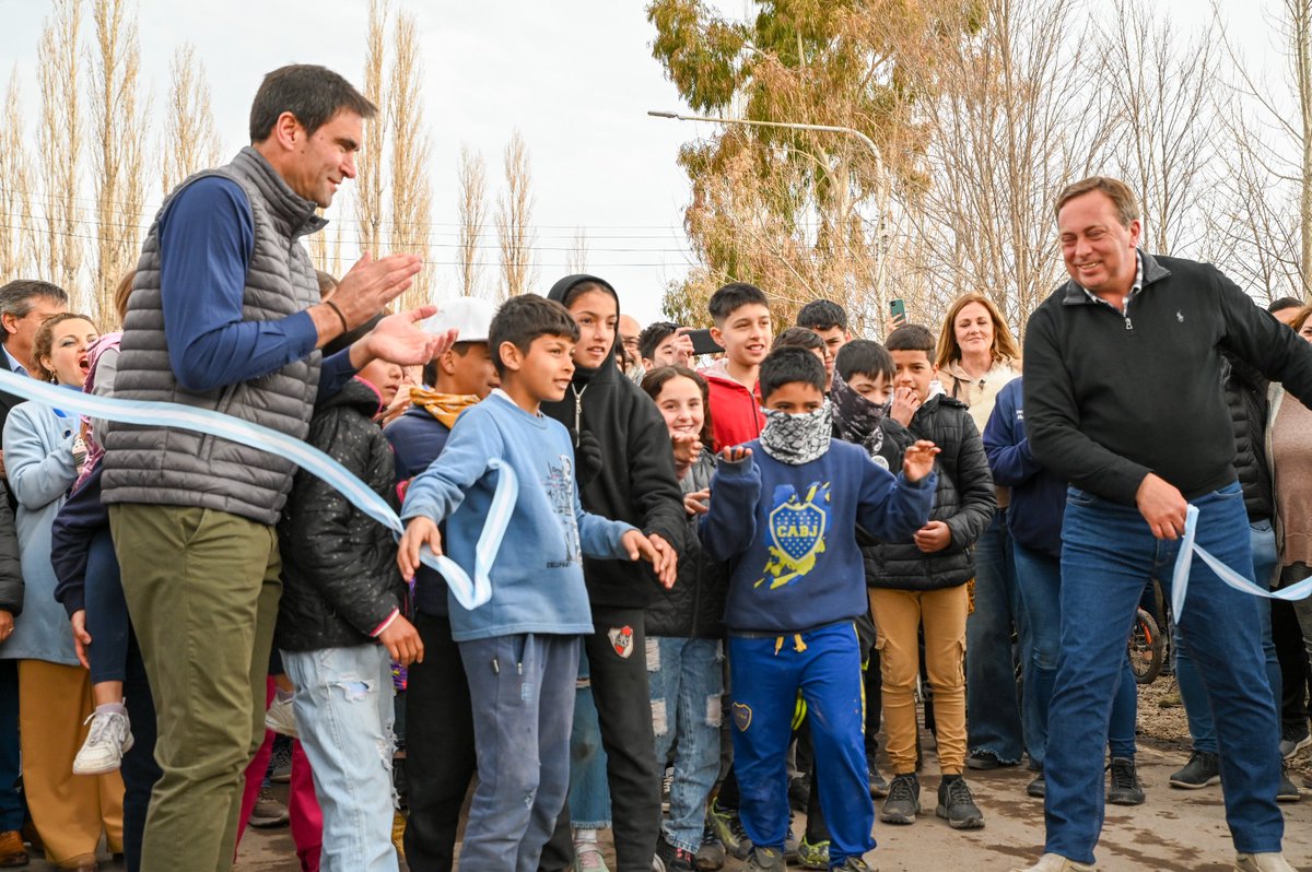 MartinAveiro's tweet photo. El nuevo Parque de la Lombardía recibió a todos los vecinos!!!
Es una alegría y emoción difícil de describir en una publicación, el esfuerzo de todo, absolutamente todo el equipo Municipal, generó la posibilidad de que hoy disfrutemos de un lugar único.
#ElProyectoSigue https://t.co/nj4rlMf43I