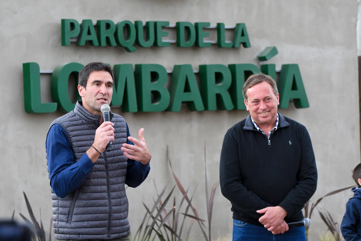 MartinAveiro's tweet photo. El nuevo Parque de la Lombardía recibió a todos los vecinos!!!
Es una alegría y emoción difícil de describir en una publicación, el esfuerzo de todo, absolutamente todo el equipo Municipal, generó la posibilidad de que hoy disfrutemos de un lugar único.
#ElProyectoSigue https://t.co/nj4rlMf43I