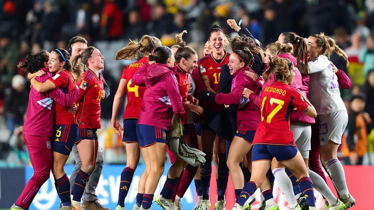 Vente mañana a animar a la selección española de fútbol femenina a la Plaza de Toros de Moralzarzal. Pantalla gigante. Final campeonato del Mundo contra Inglaterra, a las 12,00 h. Os esperamos!!!